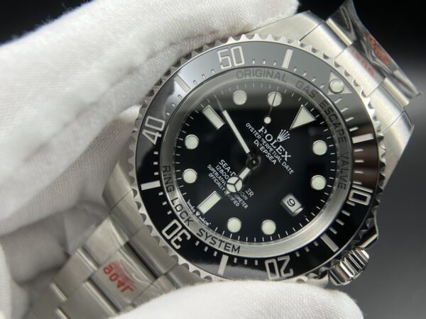 Sea-Dweller 136660 C+factory 1:1 Best Edition 904L SS Case Black Dail and Bracelet VR3235 - Image 3