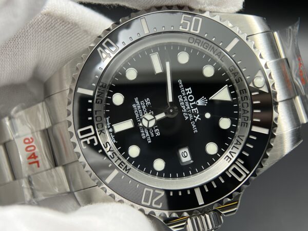 Sea-Dweller 136660 C+factory 1:1 Best Edition 904L SS Case Black Dail and Bracelet VR3235