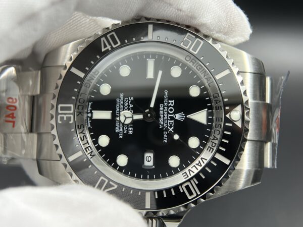 Sea-Dweller 136660 C+factory 1:1 Best Edition 904L SS Case Black Dail and Bracelet VR3235 - Image 5