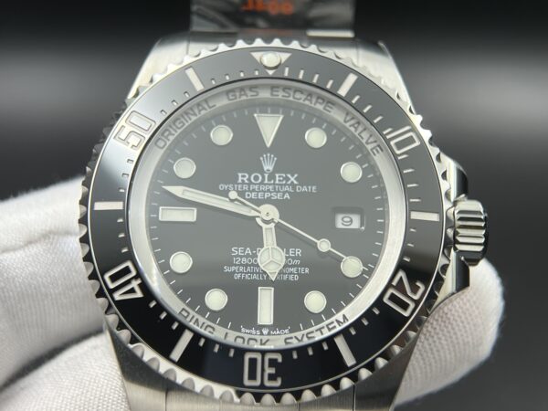 Sea-Dweller 136660 C+factory 1:1 Best Edition 904L SS Case Black Dail and Bracelet VR3235 - Image 6