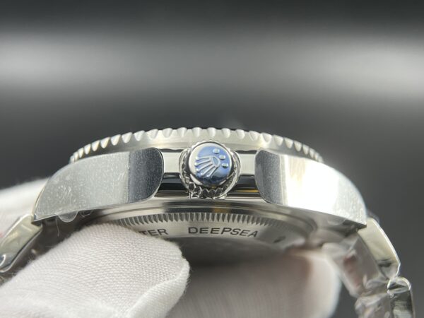 Sea-Dweller 136660 C+factory 1:1 Best Edition 904L SS Case Black Dail and Bracelet VR3235 - Image 12