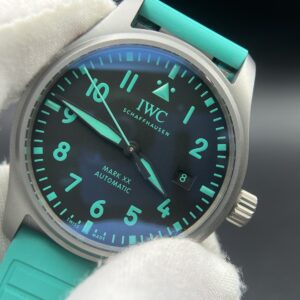 IWC Unveils New 40mm Pilot’s Watch IW328210-M+ factory